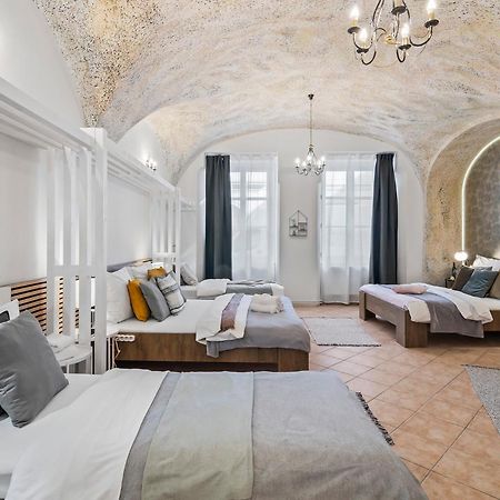 Charles Bridge Historical Apts By Michal&Friends Prague Exterior photo