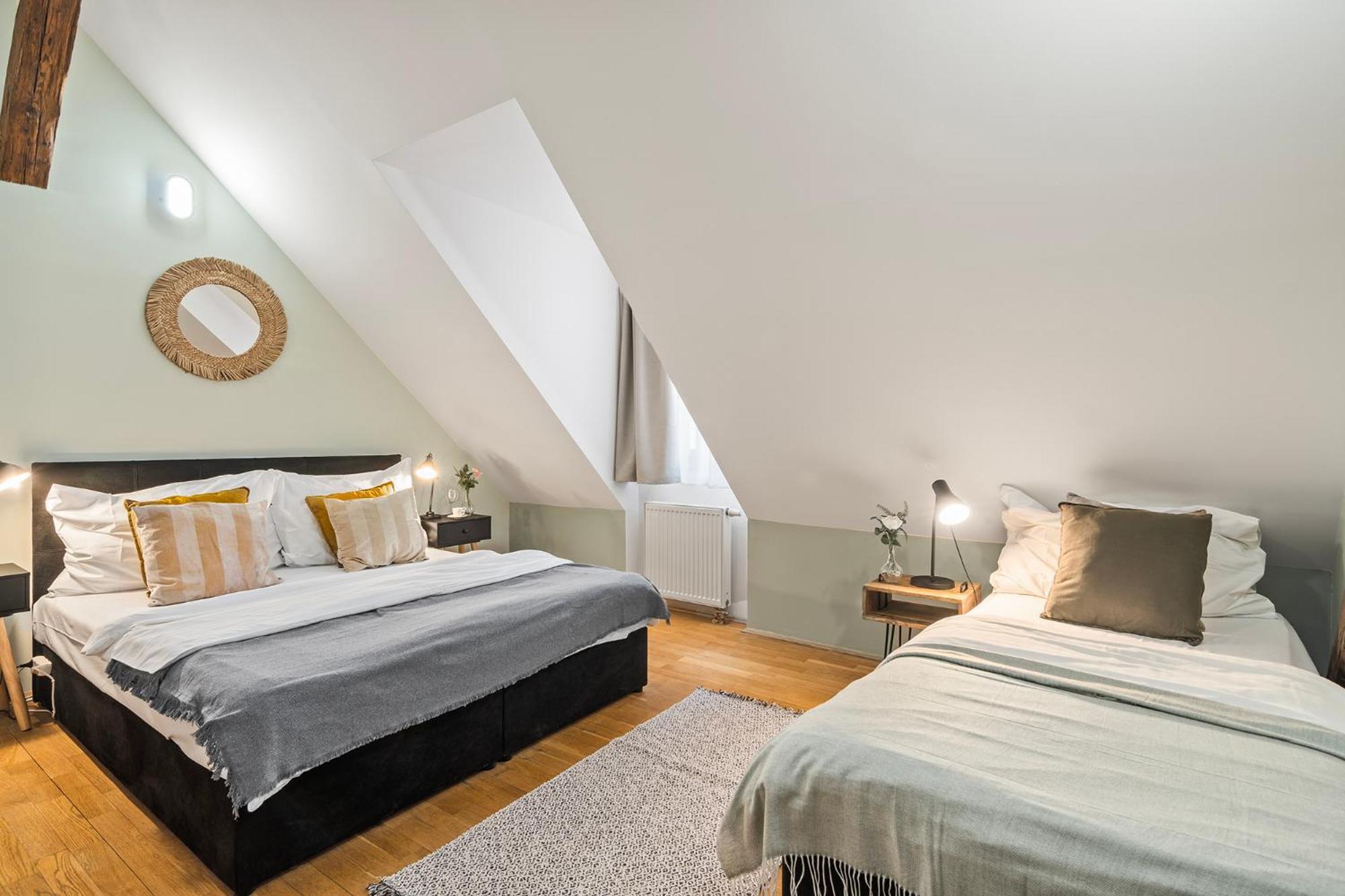 Charles Bridge Historical Apts By Michal&Friends Prague Exterior photo